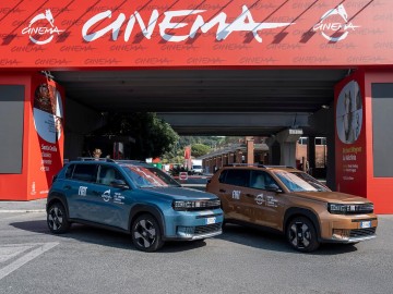 Fiat na czerwonym dywanie